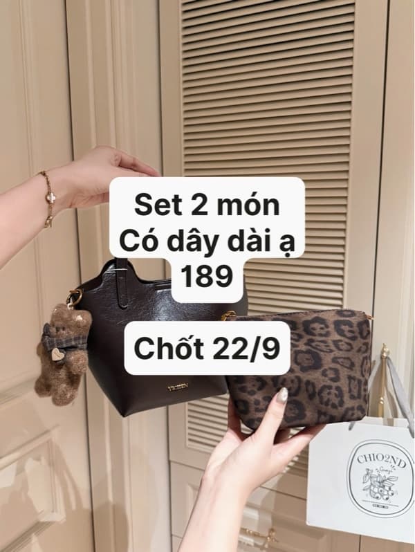 22/09 Set đôi túi da Yichen tone nâu beo kèm charm gâu #M26787
