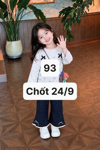 24/09 Set áo phối 2 nơ đen-quần loe chấm bi cho bé #U0531 - 140